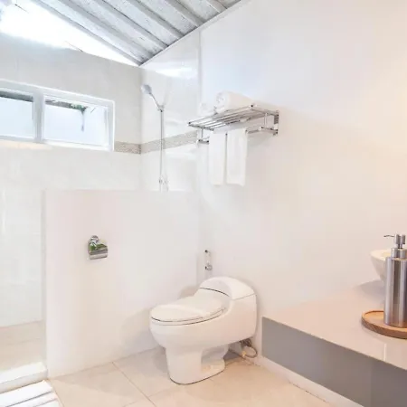 Cozy 2 Bedroom Villa Private Pool Walk To The Beach